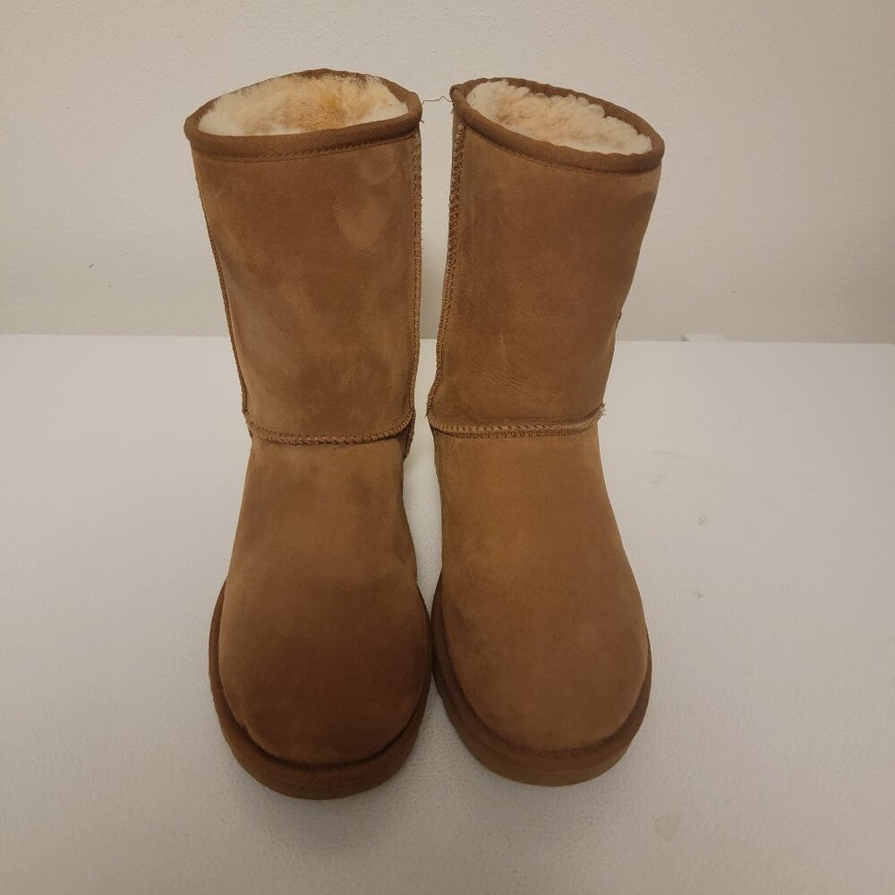 UGG Classic II Short Boot Women's size 8 Brown